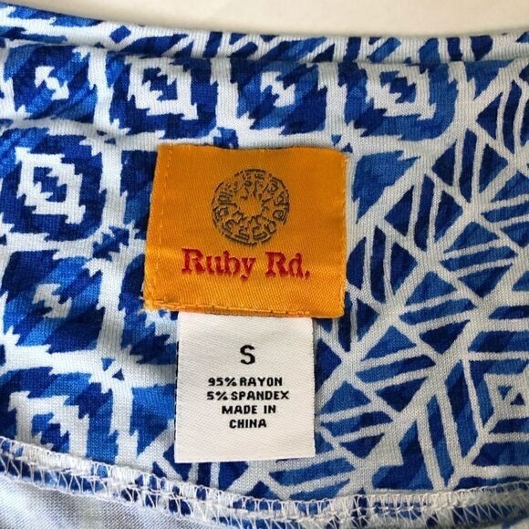 Ruby Rd. Size small blue geometric print top - Picture 6 of 8